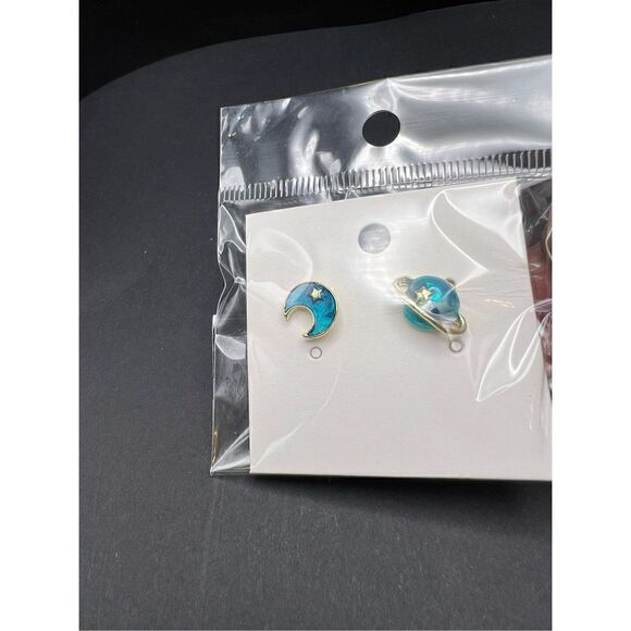 New! Mini Lot of Gold Tone Blue Space Astronaut Themed Fashion Earrings - Picture 5 of 6